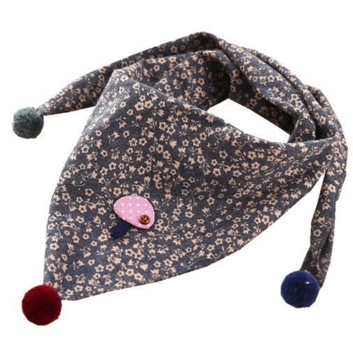 Barnscarf med pompoms J597 1