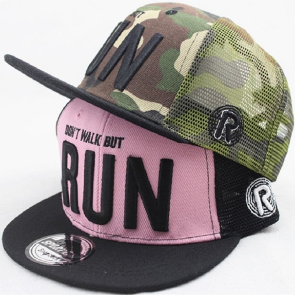 Barnsnapback med inskription