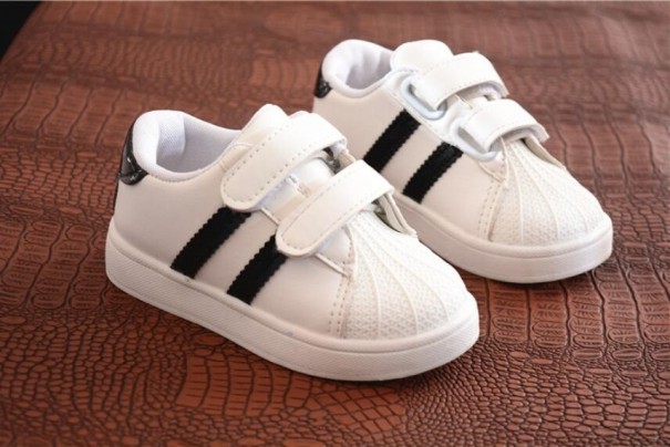 Baskets modernes pour enfants noir 24,5