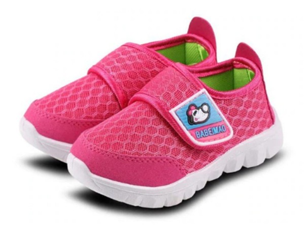Baskets pour enfants avec un chien rose 26