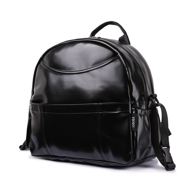 Batoh pre mamičky na detské potreby z lesklej čiernej PU kože Priestranný hlavný oddiel a vrecká Ramenné popruhy a ucho Rozmery 36 x 12 x 32 cm 1