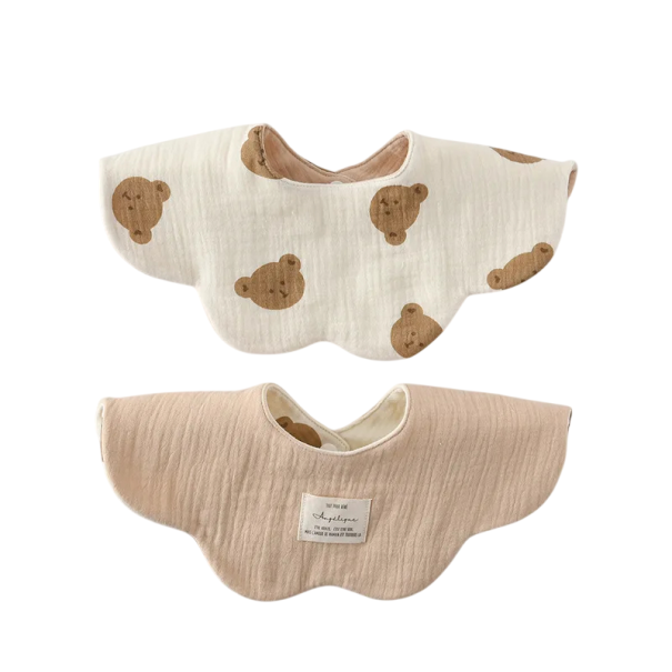 Bavaglino reversibile per bambini con bordo ondulato Lato crema con grandi teste di orso Lato beige monocolore Realizzazione morbida 1