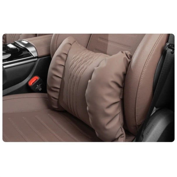 Bederní opěrka do auta z umělé kůže měkký pohodlný polštář cca 38 × 28 × 11 cm ergonomický doplněk interiéru vozidla hnědá