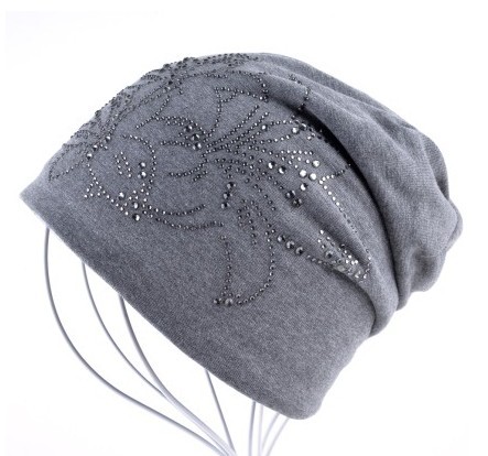 Béret féminin avec des fleurs J2320 gris