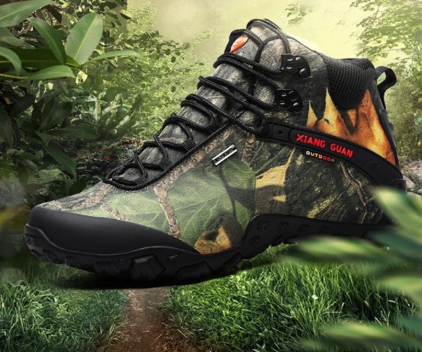 Bergschoenen met militair patroon