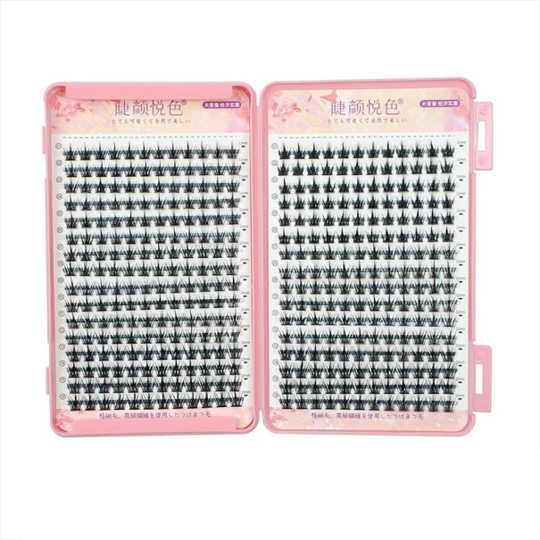 Blanding af falske øjenvipper i længderne 11 mm, 12 mm og 13 mm i et etui. 22 rækker falske øjenvipper af høj kvalitet. Sæt med eyelash extensions-bundter. 4
