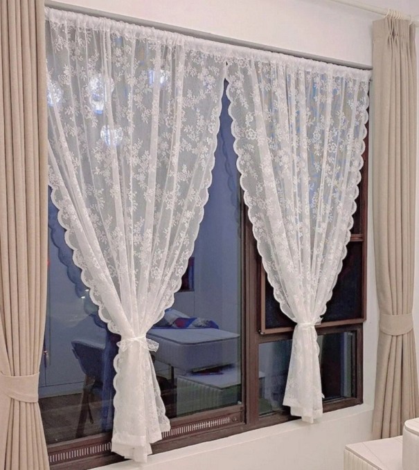 Blommiga spetsgardiner med hängande på ett grosgrainband Vit spetsgardin för sovrum Transparent Gardin med blommor Vågig vintagegardin 150 x 150 cm
