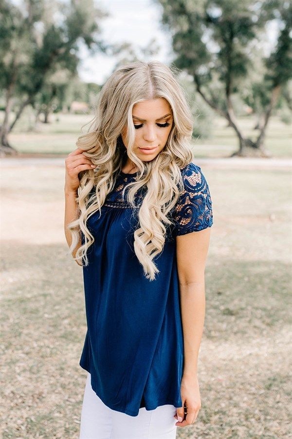 Blouse en dentelle Katy bleu foncé XS