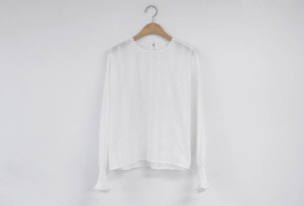 Blusa branca de algodão para senhora com mangas longas e soltas Riscas verticais de renda e bordado perfurado Punhos franzidos com volantes XS