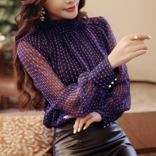 Blusa de mujer con mangas transparentes. L