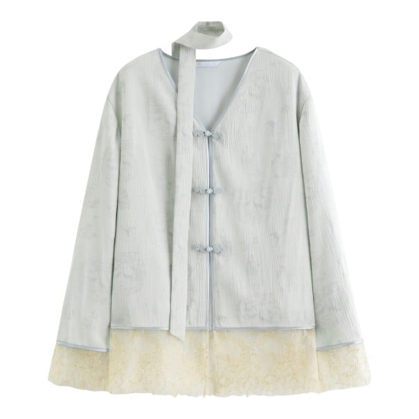Blusa feminina azul claro de corte solto com mangas longas, decote em V, botões decorativos e renda na barra e nas mangas XS
