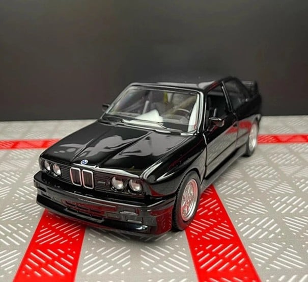 BMW M3 Modellauto 1987 1:36 12,2 × 4,5 × 3,5 cm Metall Sammelmodell Zink-Aluminium-Karosserie Retro Sportwagen Dekoration schwarz