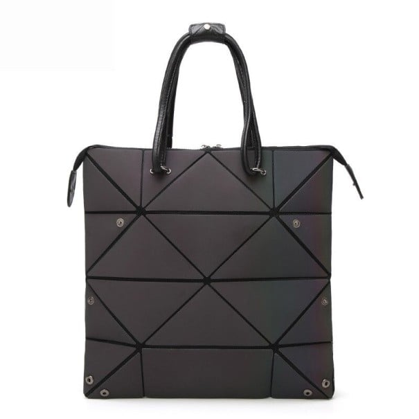 Bolsa holográfica dobrável feminina com padrão geométrico de triângulos Duas alças e fecho de correr Pele PU e poliéster Dimensões 35 x 33,5 cm 1