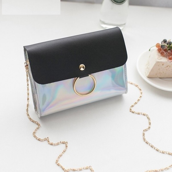 Bolso cruzado para mujer de piel PU Superficie plateada holográfica con tapa negra Anillo dorado Correa de cadena 18 x 14 x 4 cm 1
