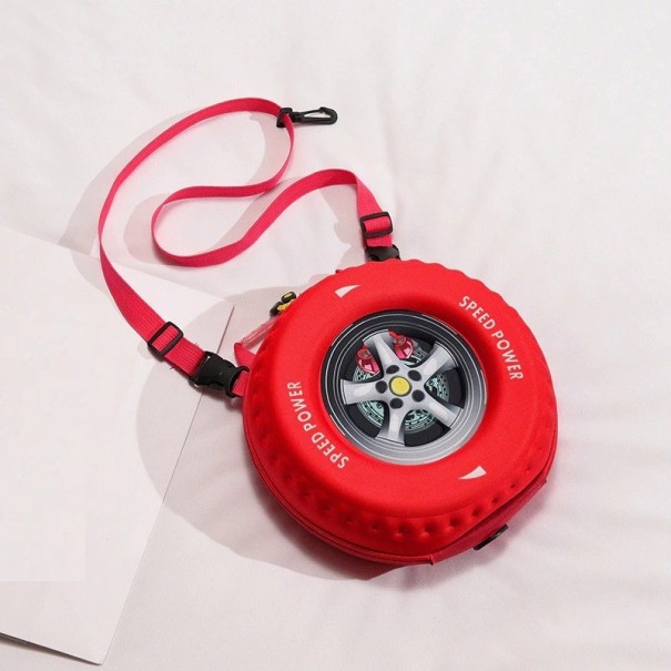 Bolso de mano de mujer con neumático rojo