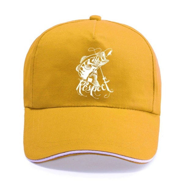 Boné com peixe amarelo escuro