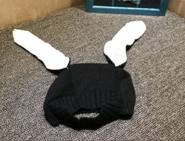 Bonnet d'hiver pour enfant avec des oreilles de lapin noir