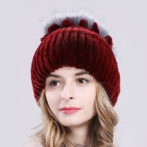 Bonnet d'hiver pour femmes avec de la fourrure Surface pelucheuse à côtes Décoration avec des pompons sur le dessus Tour de tête de 52 à 60 cm 20