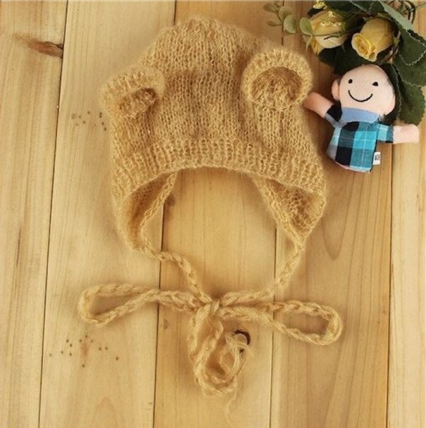 Bonnet en tricot pour enfants avec oreilles marron clair