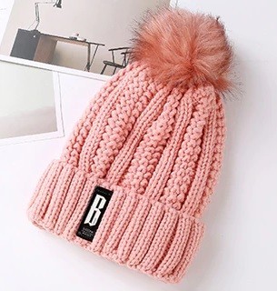 Bonnet en tricot pour femme avec pompon J2803 rose