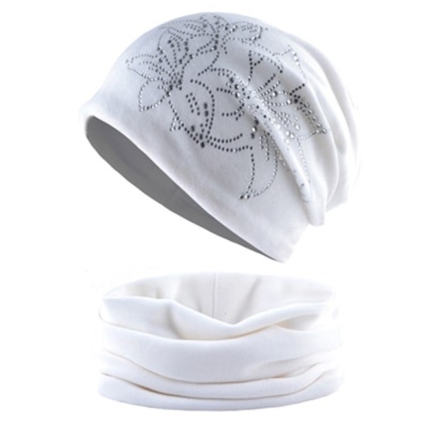 Bonnet femme avec col blanc