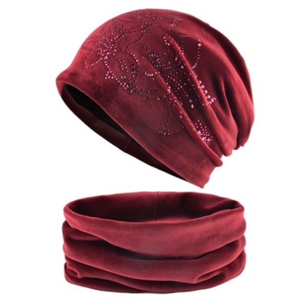Bonnet femme avec col rouge foncé