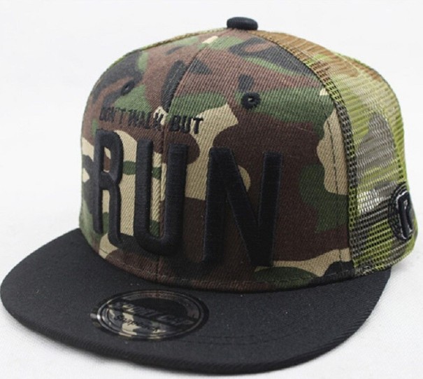 Børns snapback med indskrift 3