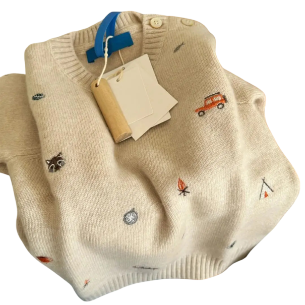 Børns strikkede sweater i beige Akrylsweater til drenge og piger med tegnet broderi Rund hals Dekorative knapper på skulderen Efterår 2