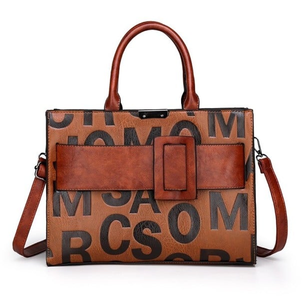 Borsa a mano e a spalla da donna Forma quadrata Motivo con lettere grandi Cintura decorativa con grande fibbia Pelle sintetica 32 x 13 x marrone