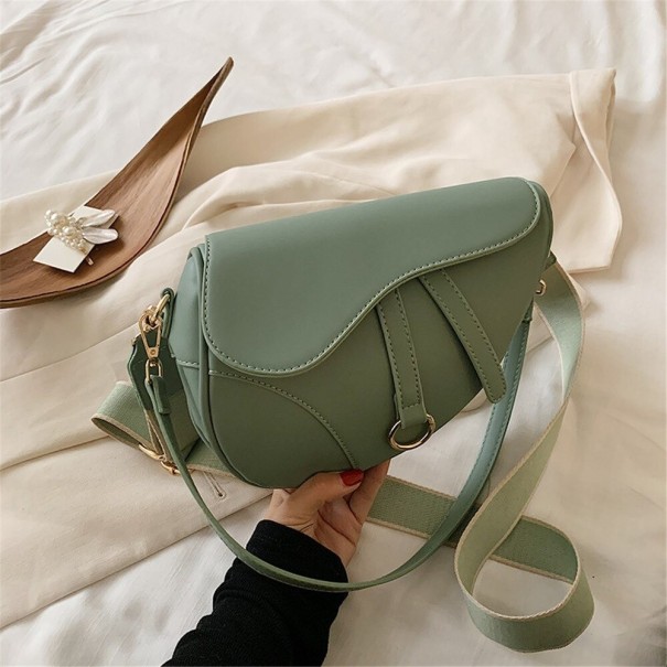 Borsa a tracolla da donna a forma di sella Klopa con fasce decorative e anello metallico in PU pelle 25 x 20 x 8 cm A spalla verde militare