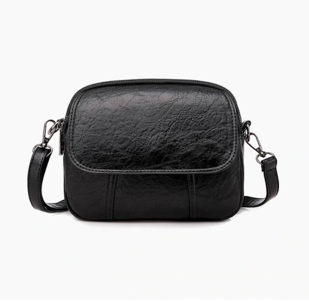 Borsa a tracolla da donna con forma arrotondata Superficie lucida con texture rugosa Patta frontale Chiusura superiore a zip Pelle PU 19 nero