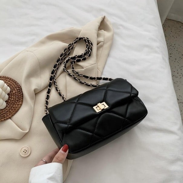 Borsa a tracolla da donna con trapuntatura a rombi Patta con chiusura girevole Catena intrecciata con fascia in pelle PU e poliestere 21 x 6 nero
