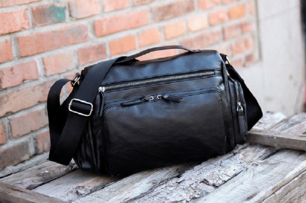 Borsa a tracolla in pelle da uomo T434 nero