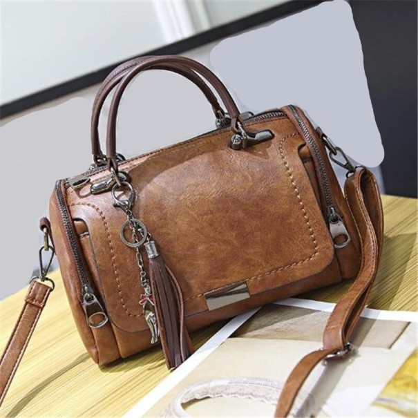 Borsa cilindrica da donna a mano e a spalla In pelle sintetica Cuciture decorative Frangia con ciondolo Zip metalliche 27 x 15 x 18 cm marrone