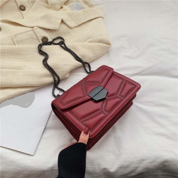 Borsa in pelle da donna con borchie M693 bordeaux