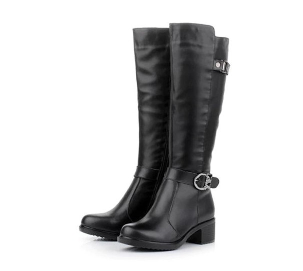 Botas elegantes de mujer con hebilla. 36