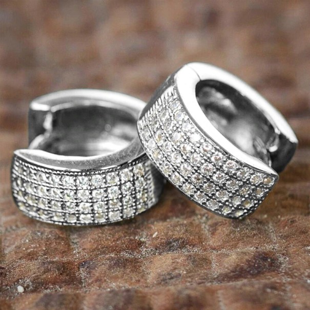 Boucles d'oreilles circulaires avec zircons argenté