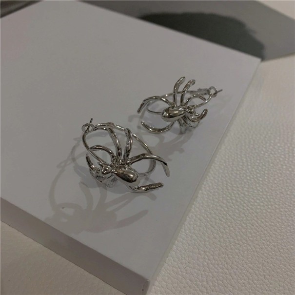 Boucles d'oreilles circulaires pour femmes avec araignée 1