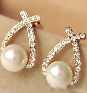 Boucles d'oreilles élégantes - Clous avec perle 1