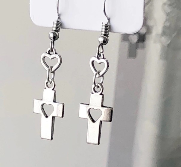 Boucles d'oreilles pendantes croix 1