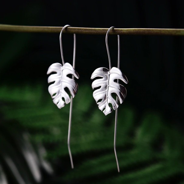 Boucles d'oreilles pendantes en forme de feuille pour femmes argenté