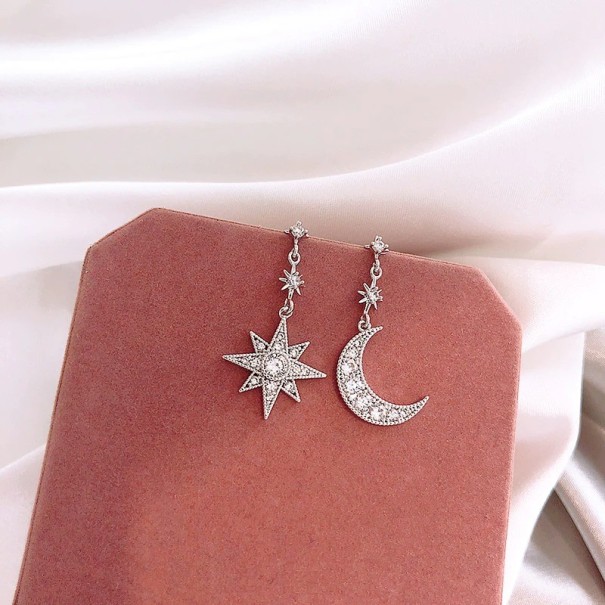 Boucles d'oreilles pendantes femme lune et étoile argenté