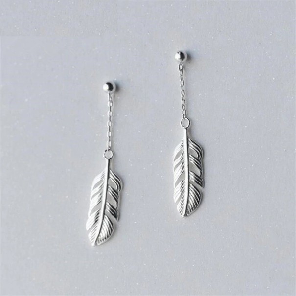 Boucles d'oreilles pendantes pour femmes en forme de plume 1