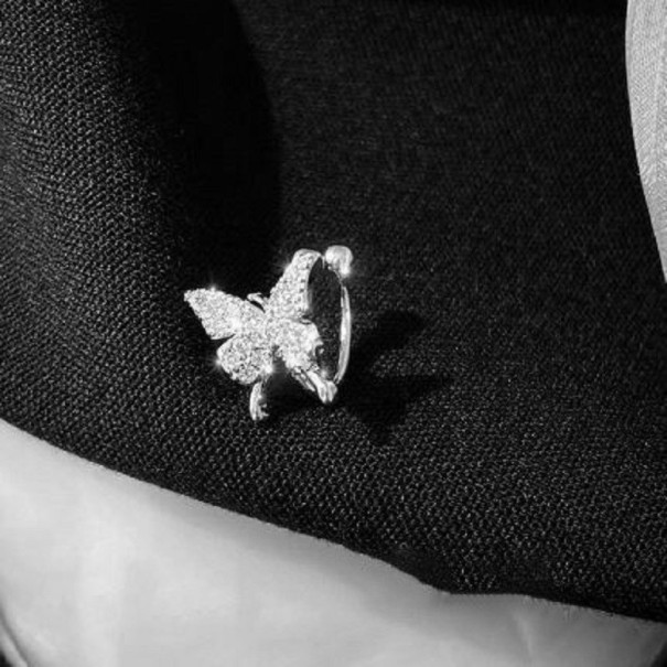 Boucles d'oreilles pour femmes avec papillon argenté