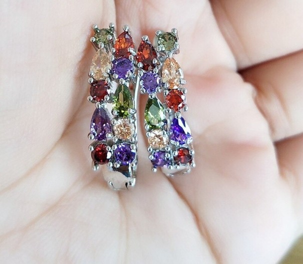 Boucles d'oreilles pour femmes avec pierres H845 multicolore