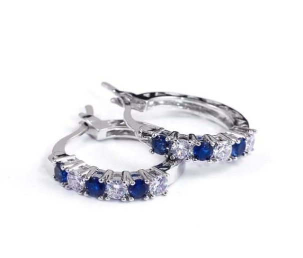 Boucles d'oreilles rondes pour femmes avec des pierres bleu