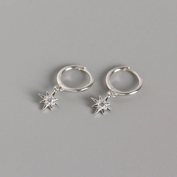 Boucles d'oreilles rondes pour femmes avec étoile argenté