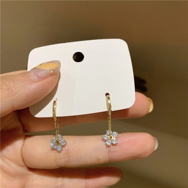 Boucles d'oreilles rondes pour femmes avec pendentif floral 1
