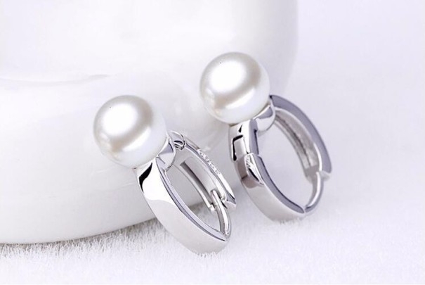 Boucles d'oreilles rondes pour femmes avec perle 1
