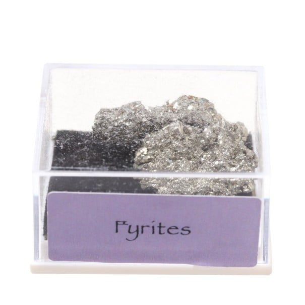 Box mit rohen Mineralien Beispiele von Steinen in einer transparenten Box mit schwarzer Unterlage und Etikett mit dem Namen des Minerals Größe 4 x 7
